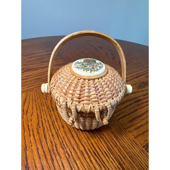 Vintage Nantucket Lidded Basket Linda Layden Swing Handle Floral Topper - Picture 3 of 11
